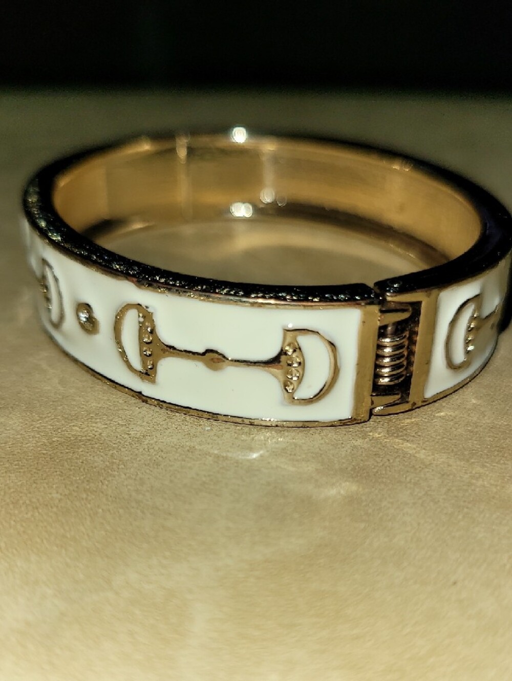 Fornash: Known as the Fornash Equestrian Clasp Bangle or Horse Bit Hinge Bangle. - Picture 2 of 10